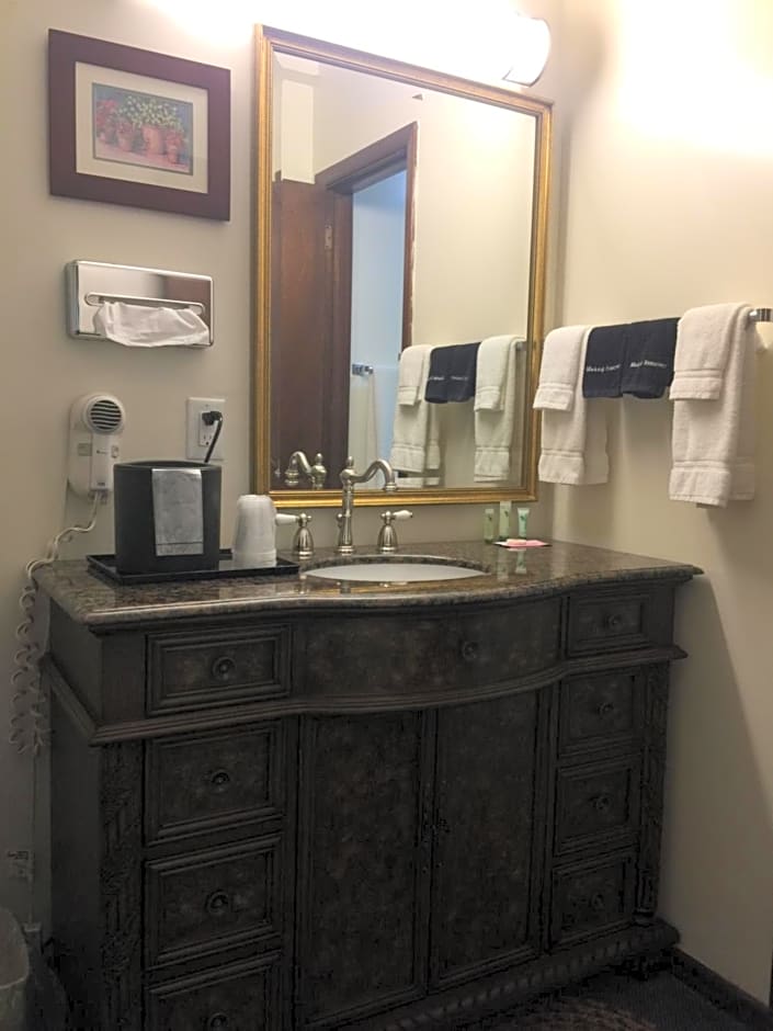 Crest Country Inn