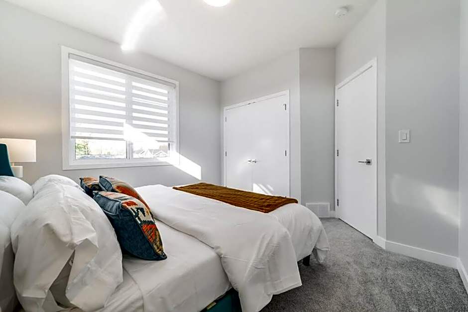 Modern Nordic Escape, 3BR Near WEM & DT, AirCon & Fireplace, Wifi, Sleeps 6!