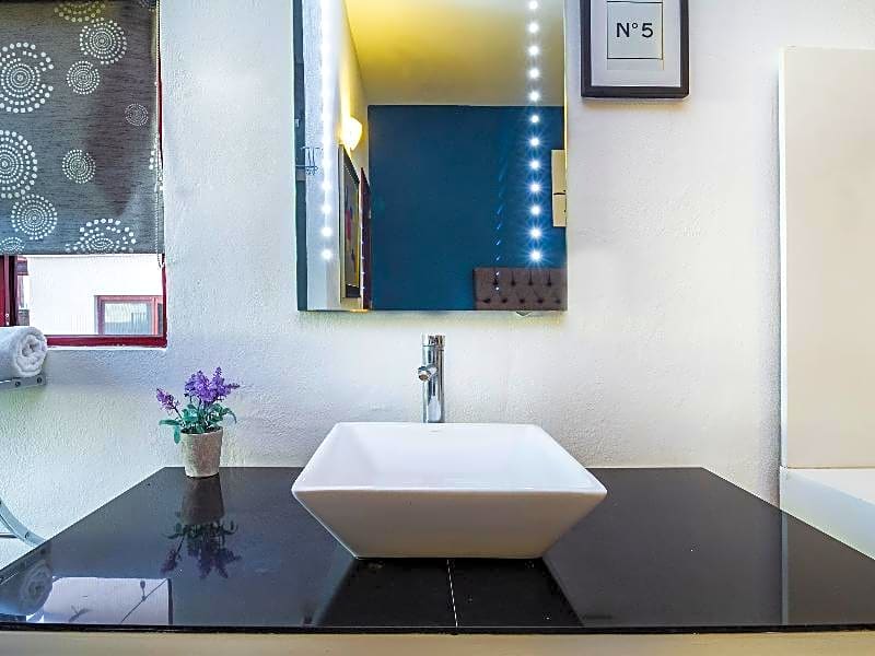 Capital O Hotel 522