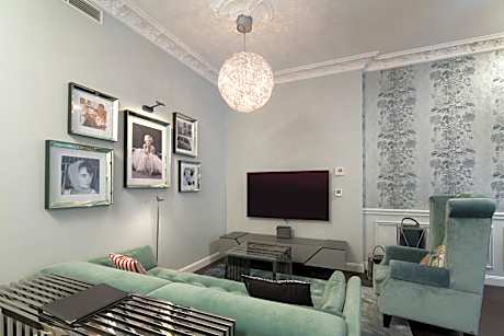 One-Bedroom Suite with Wellness Access