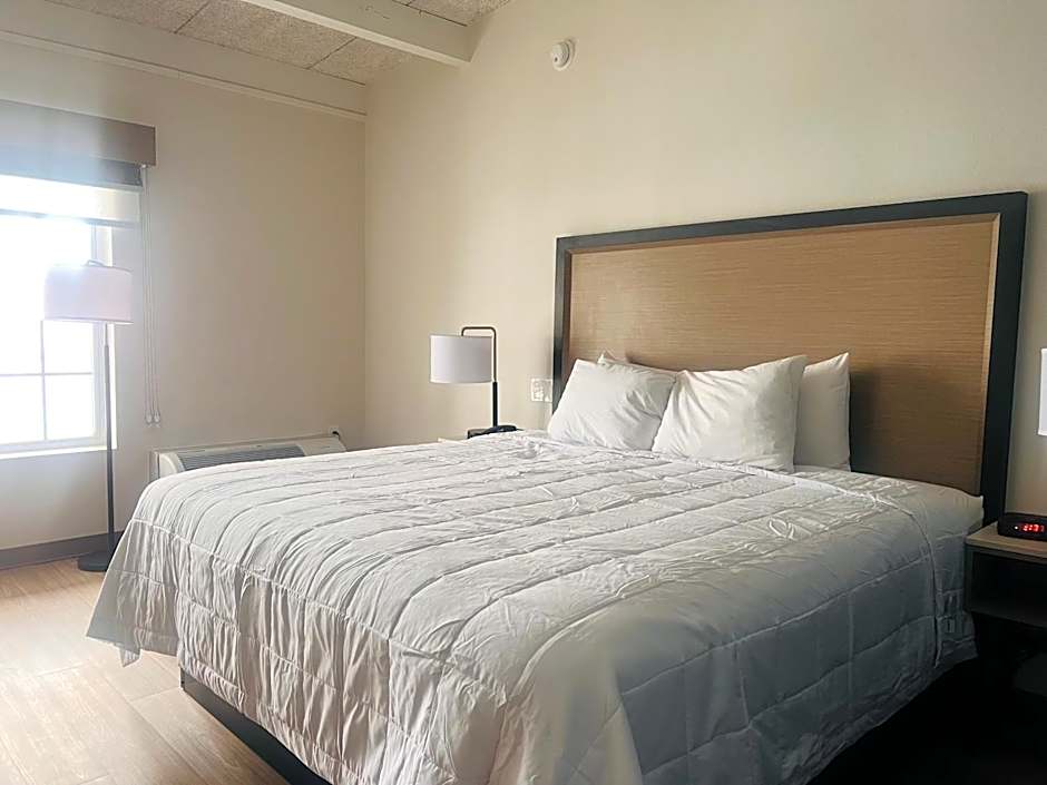 Days Inn & Suites by Wyndham Lexington