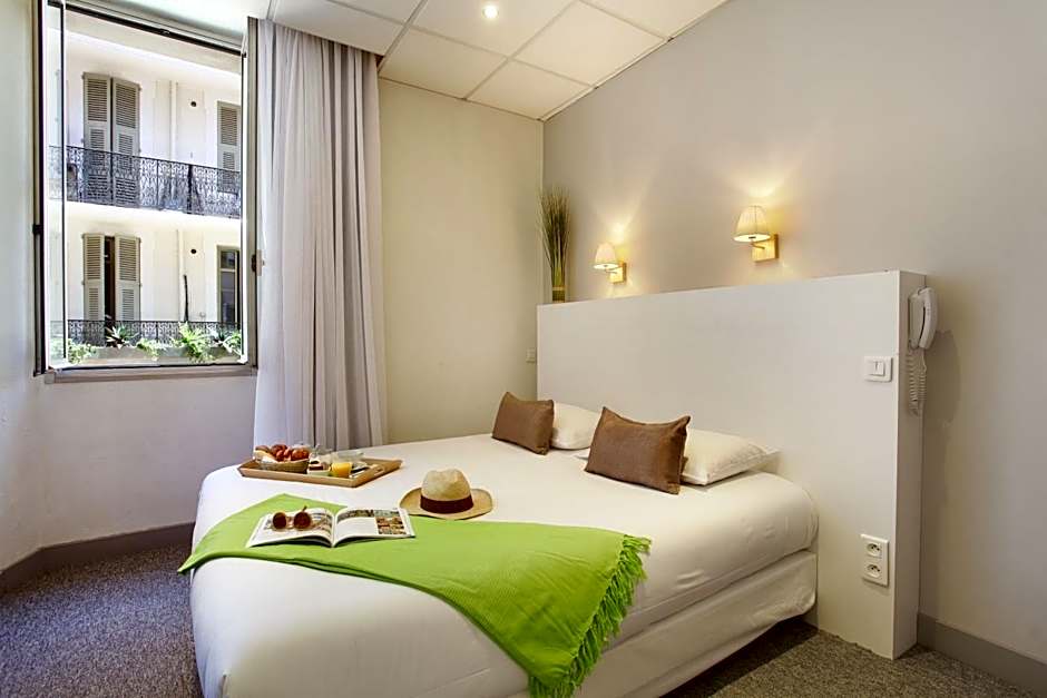 Hotel P.L.M.