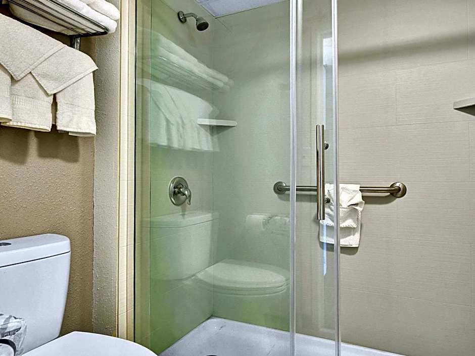 Quality Hotel & Suites At The Falls