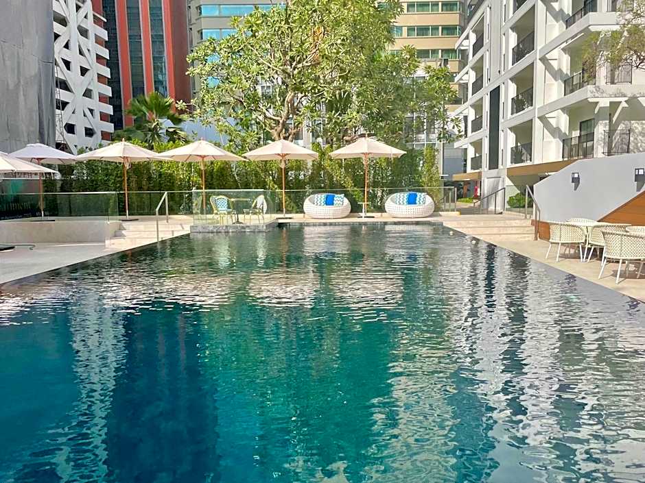 Floral Court Hotel & Residence Sukhumvit 13