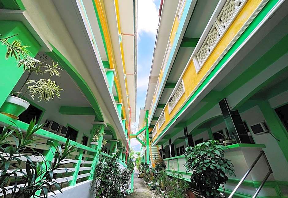 White Beach Hotel Puerto Galera powered by Cocotel