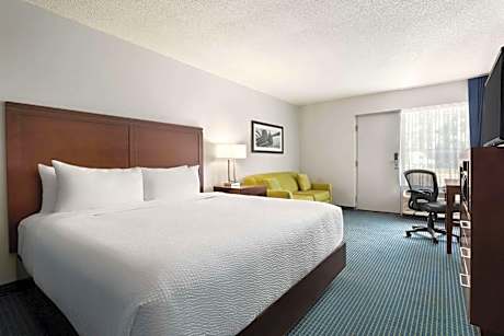 Premium King Room - Non-Smoking, Exterior Hall