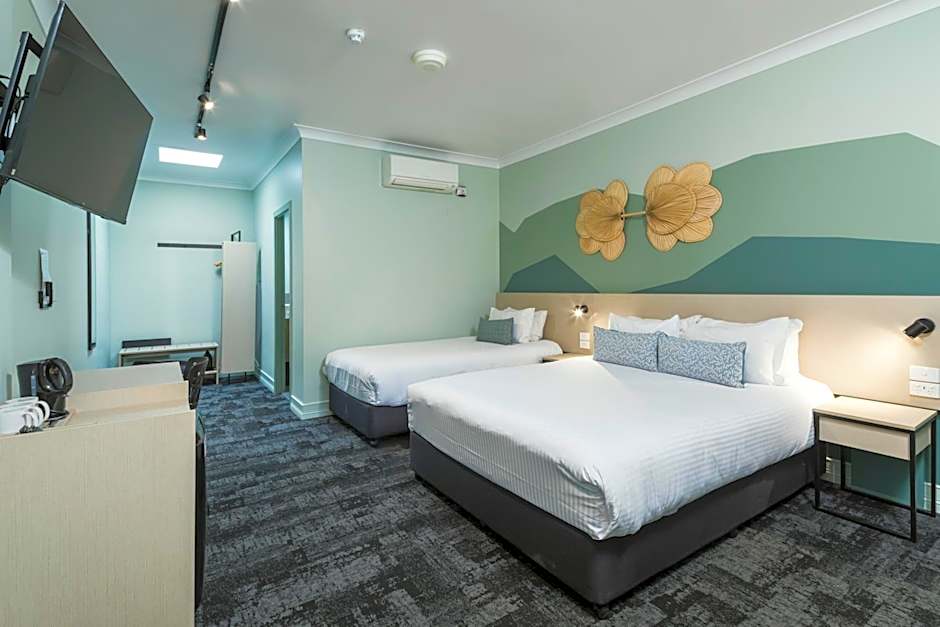 Nightcap at Atherton Hotel