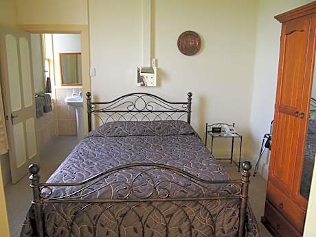 One-Bedroom Suite with Spa Bath