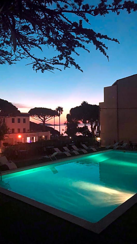 Hotel Madame Mere