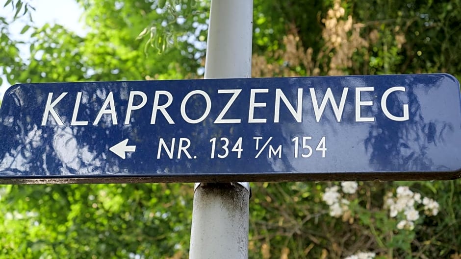 Houseboat apartment with water terrace, free bikes & fast wifi