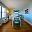 Commander Hotel & Suites