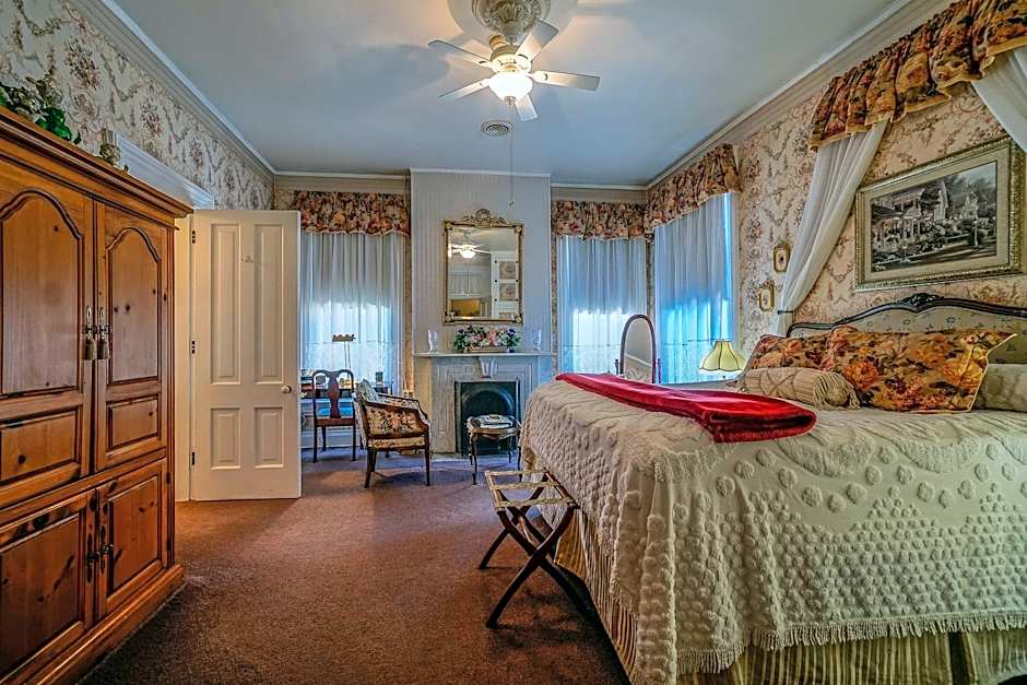 Pinehill Inn