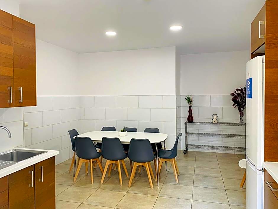 Super Balmes Guest House