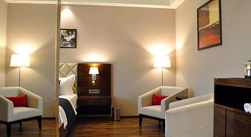 Ramada by Wyndham Gandhidham Shinay