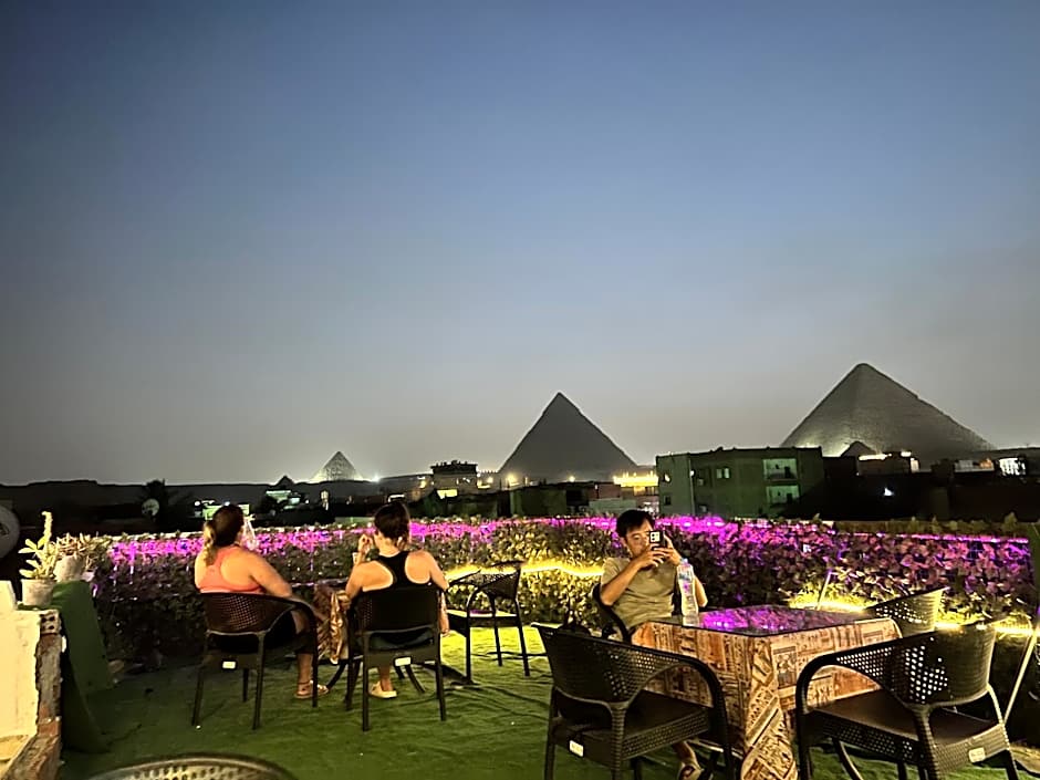 2 Jana Pyramids view inn