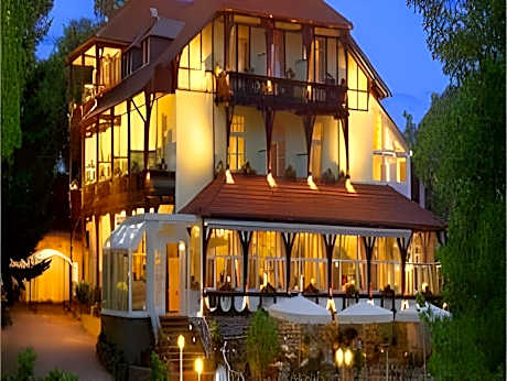 PARK VILLA zentral am Mittelrhein - Zimmer & Apartments