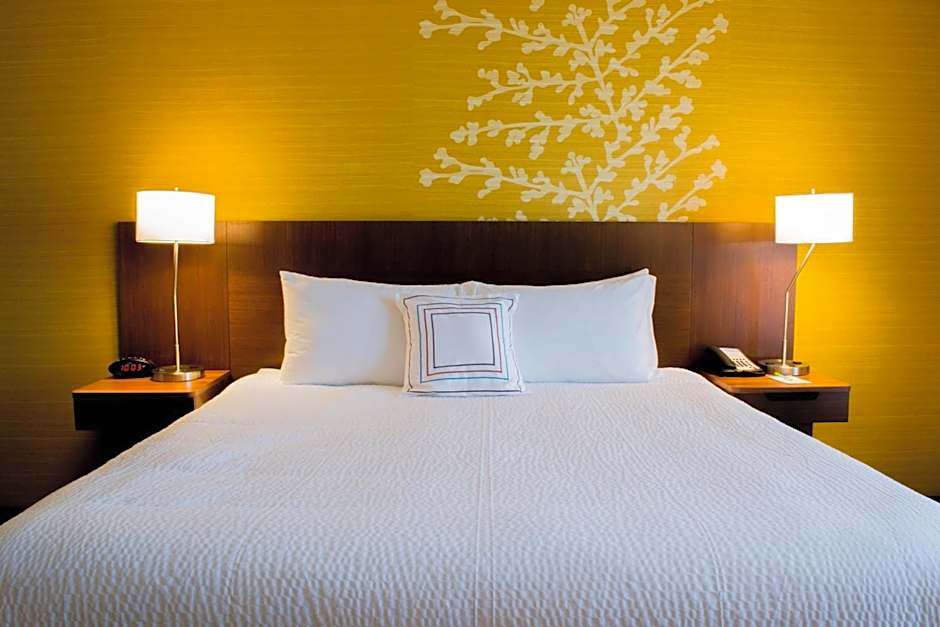 Photo 1 of 4 of Standard 1 King Bed
