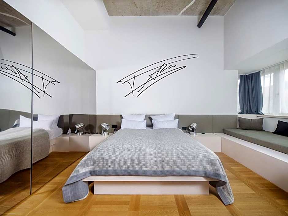 The Flushing Meadows Hotel