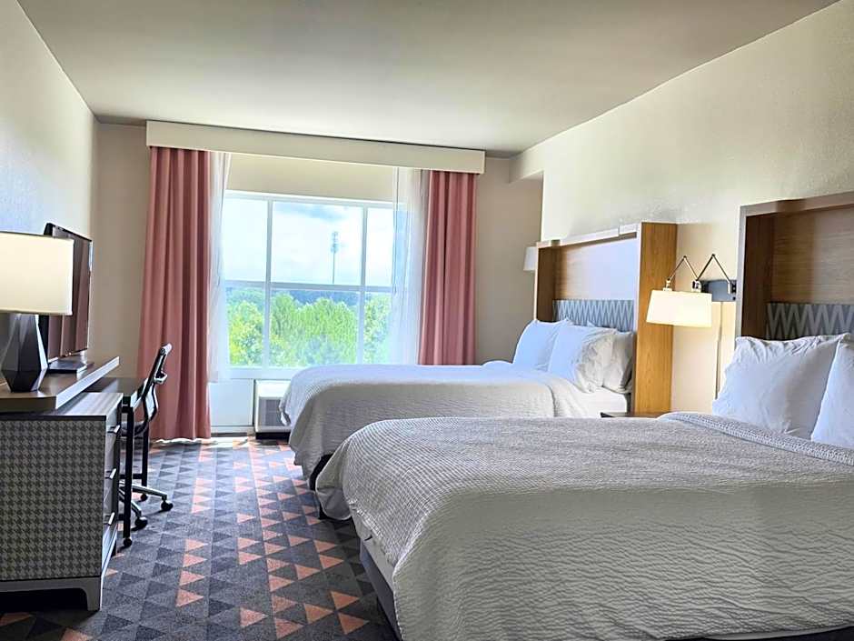 Holiday Inn Hotel And Suites Fayetteville W-Fort Bragg Area By IHG