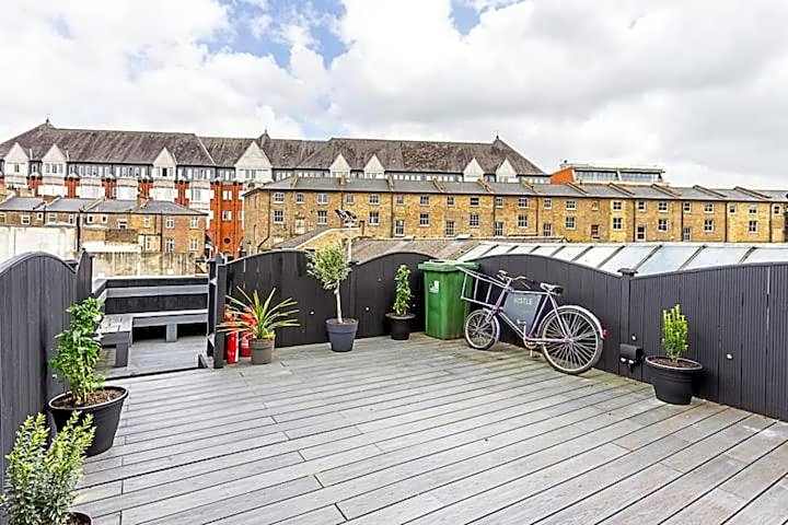 Modern Ealing Studio Apartments, London