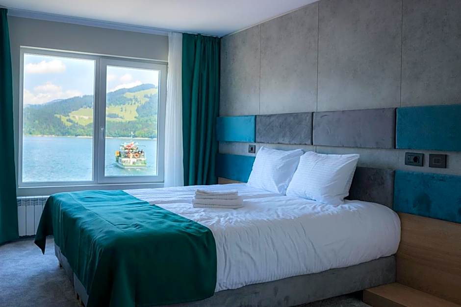 Hotel Plutitor Lebăda