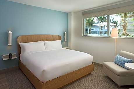King Room With Pool View, Guest Room, 1 King, Pool View