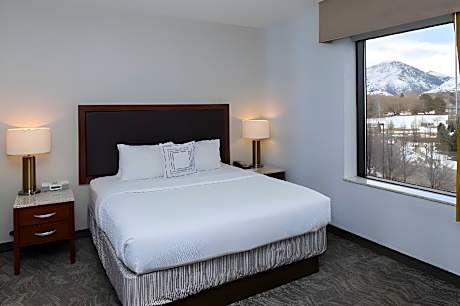 Executive Suite, 2 Queen, Sofa bed, Corner room, Fireplace