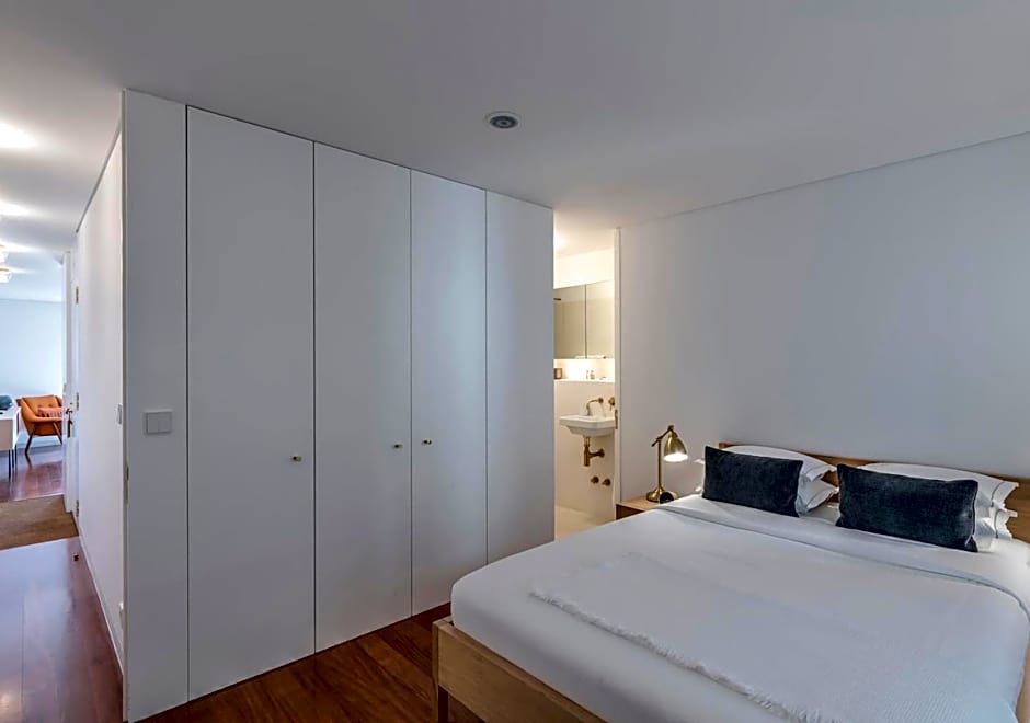 Oporto Street das Aldas - River View