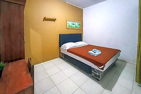 Standard Double Room with Shared Bathroom