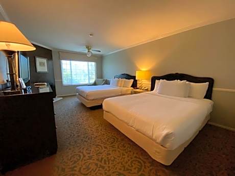 Deluxe Two Queens Room