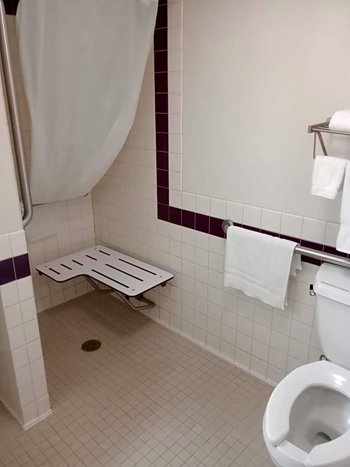 FairBridge Inn & Suites Thorp