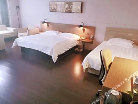 WH - Deluxe Bed Room