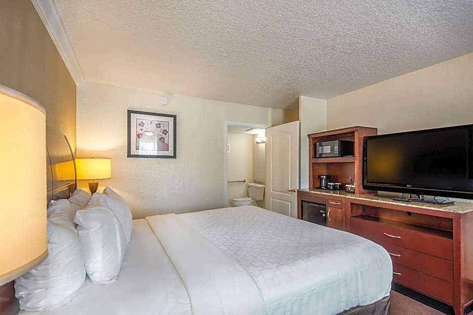 Clarion Inn & Suites Central Clearwater Beach