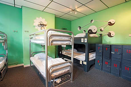 Queensize bed in 14 Person Mixed Dormitory Room