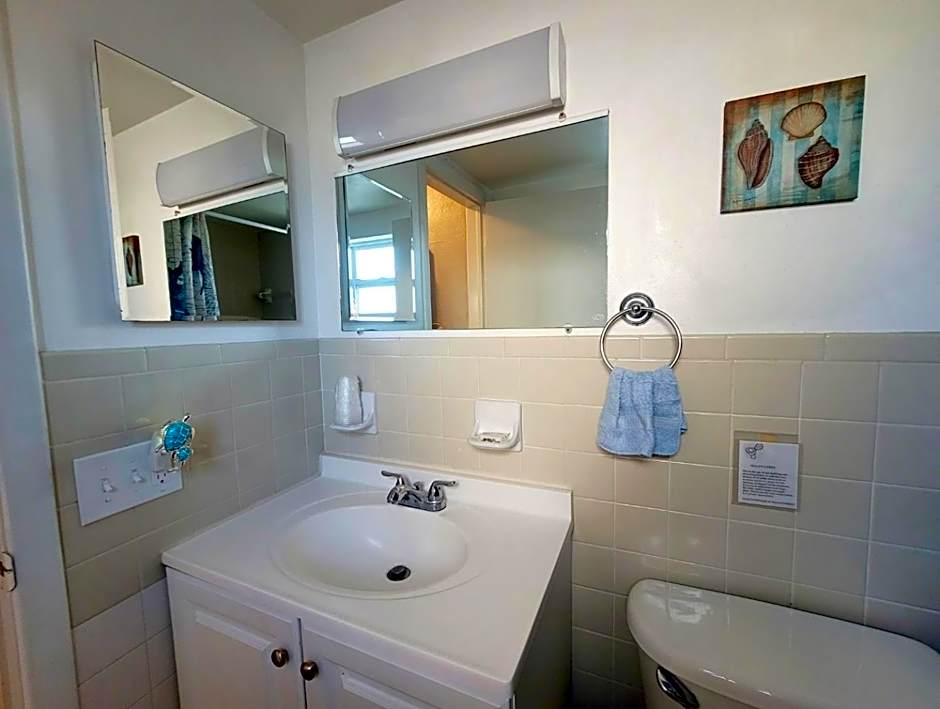 Searenity, Waterside studio in the heart of Treasure Island, walk to beach