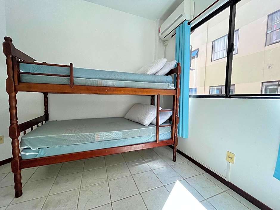 B481 Apto 3 quartos frente para avenida 8 pessoas