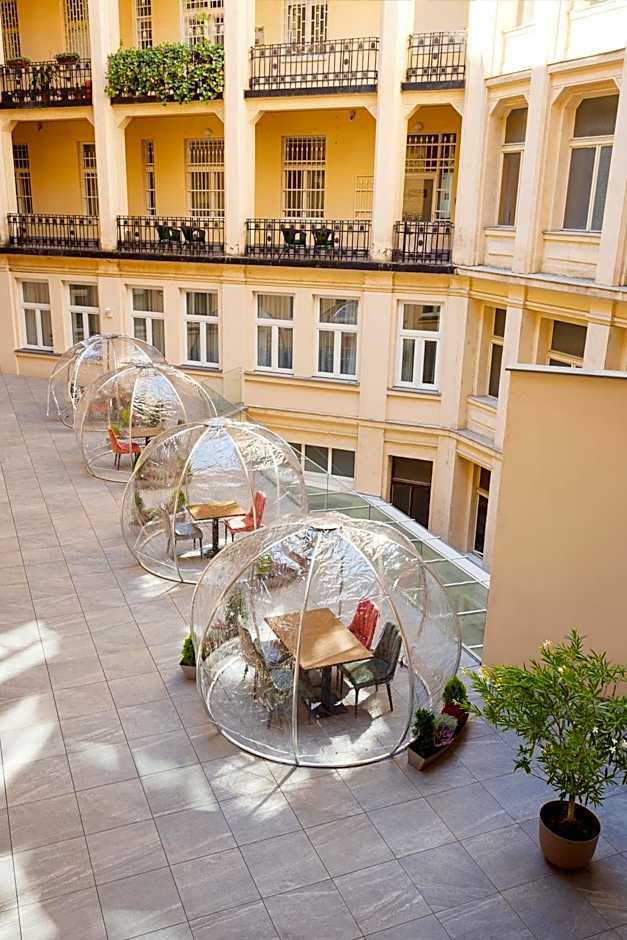 Mera Hotel