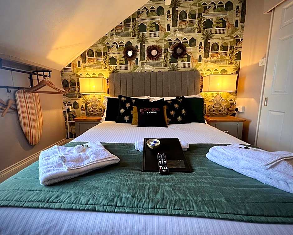 Delovely Hotel