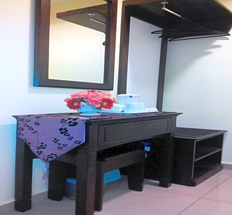 Family Triple Room with Window