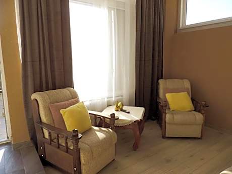 One-Bedroom Deluxe Apartment