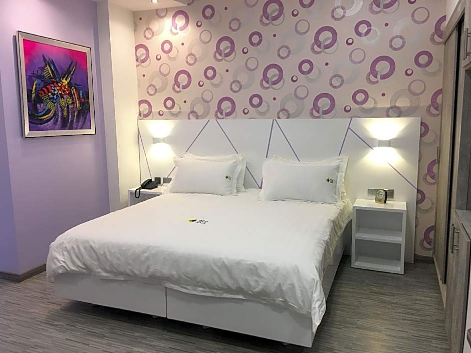 LUMA PLAZA HOTEL