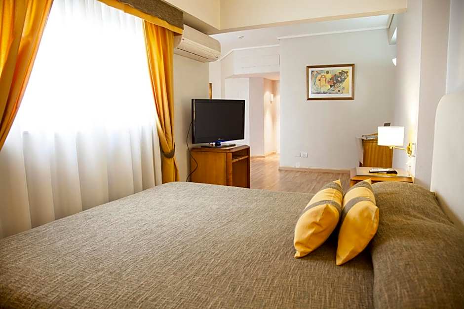 Tritone Hotel