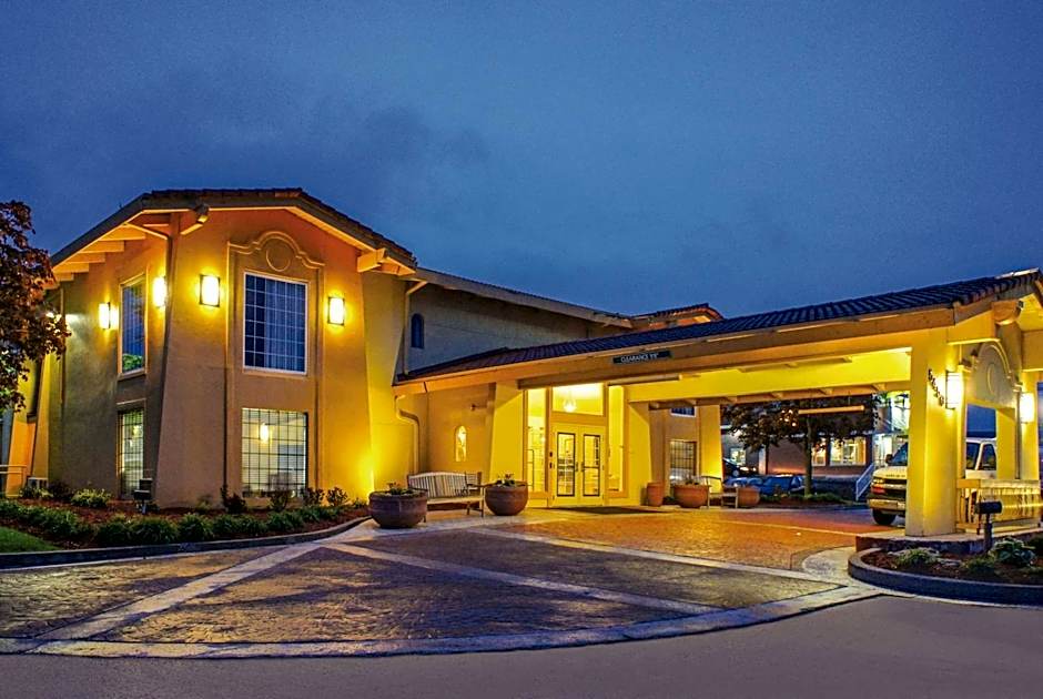 La Quinta Inn & Suites by Wyndham Moline Airport
