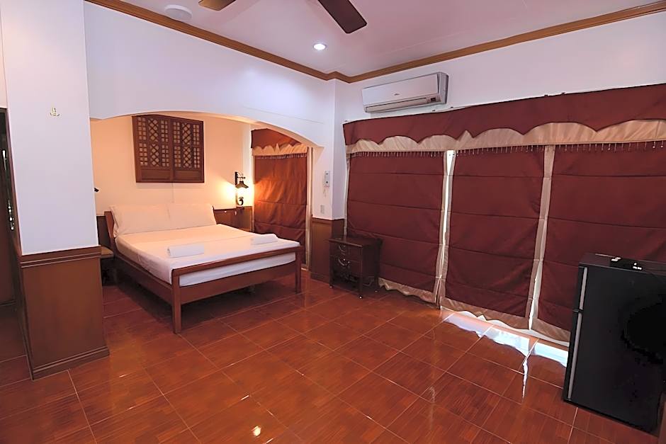 Tahanan Lakeview Hotel