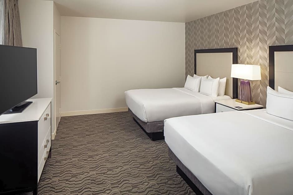 DoubleTree Suites by Hilton Hotel Detroit Downtown - Fort Shelby