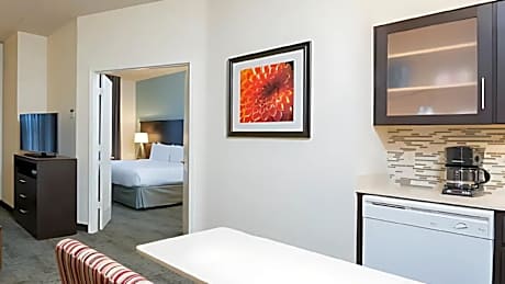 1 King 1 Queen Bed 2 Bedroom Suite Non-Smoking