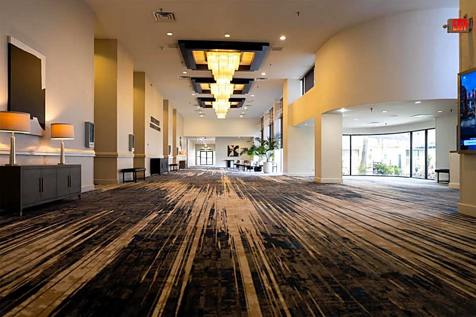 DoubleTree By Hilton Houston Hobby Airport