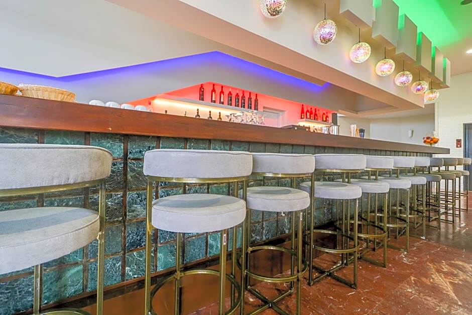 Calamos Beach Family Club