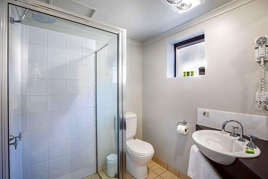 Nightcap at Riverside Hotel