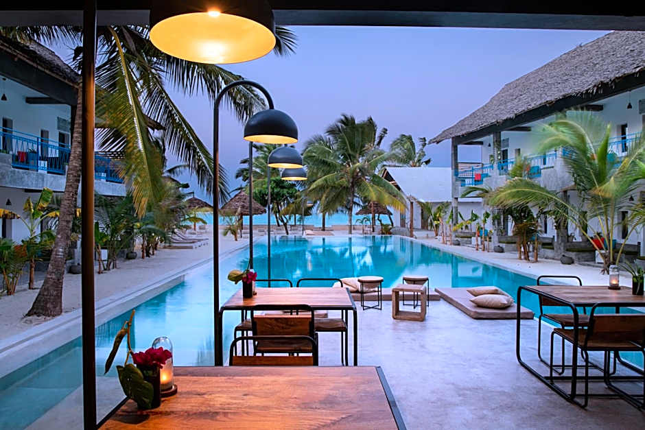 Casa Beach Hotel "Casa Del Mar"